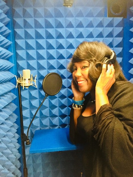 Evette in Studio